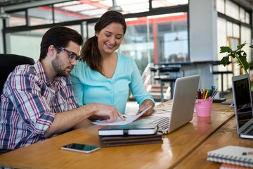 Obraz premium Business executives discussing charts and graphs on desk