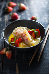 gyoza sucrées à la fraise et à la mangue