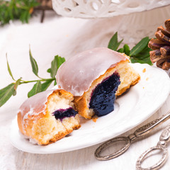 blueberry bun