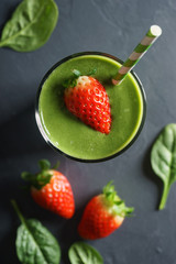 Fototapeta na wymiar fresh green smoothie.