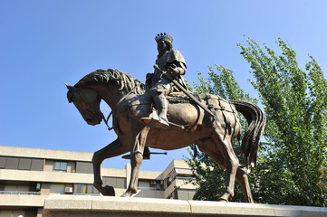 Fototapeta premium Estatua de Juan II, Paseo de Pablo Picasso en Ciudad Real, España