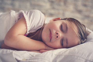 Obraz na płótnie Canvas Cute little girl in bed.