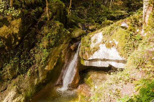 Twann, Dorf, Twannbachschlucht, Schlucht, Wanderweg, Waldweg, Wald, Wasserfall, Felsen, Herbst, Herbstwanderung, Schweiz
