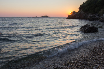 Fototapeta na wymiar Landscape ofsSunset on the rocky sea beach