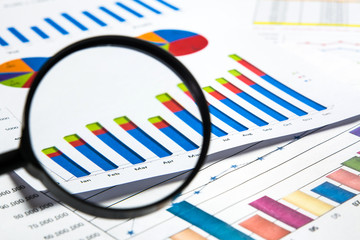 Obraz premium magnifying glass on financial report documents 