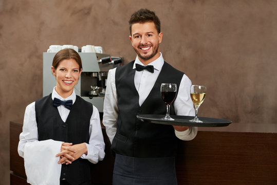 Head waiter/head waitress
