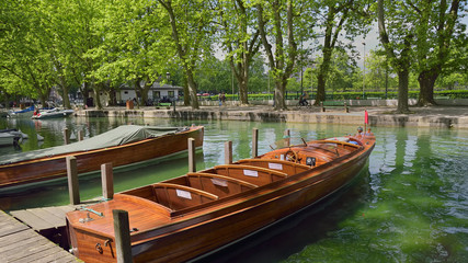 tour du lac d'Annecy en bateau To&eacute;
