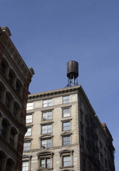 Fototapeta na wymiar water tower on top of building