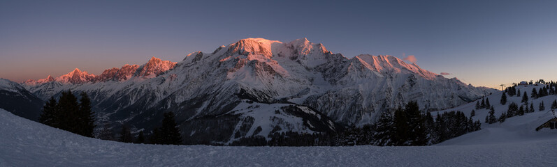 Massif du Mont blanc panoramique