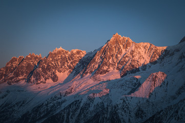 Naklejka premium Igła Midi