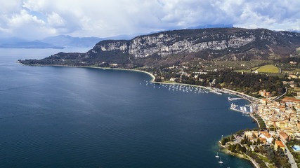 Fototapeta na wymiar Bucht von Garda am Gardasee mit Punto San Vigilio
