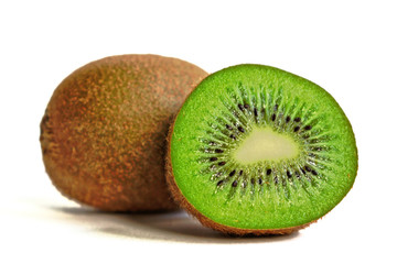 Obraz premium Closeup of kiwi on a white background