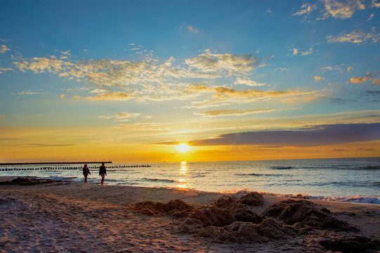 zach&oacute;d słońca Ustka