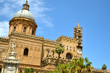 Fototapeta premium Maestosa Cattedrale di Palermo della Santa Vergine Maria Assunta