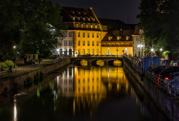 Fototapeta na wymiar Ночной Страсбург