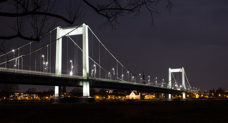 Strahlende Brücke