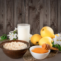 Yellow apples with oatmeal, milk and honey