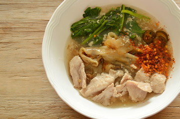 stir fried rice noodle with  marinated pork in gravy sauce on bowl