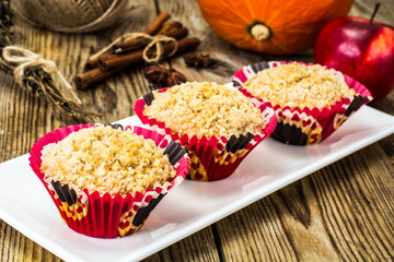 Flavored muffins with pumpkin and apple