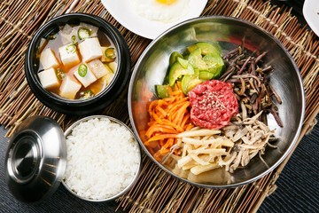 Korean-style raw beef bibimbap