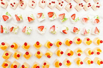 Many fruit cake tiramissu