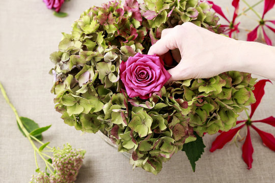 how to make floral arrangement with gloriosa superba, rose, hort