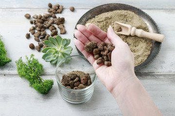 How to make lovely present for wedding guests with tiny glass co