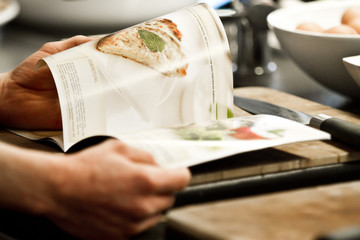Kochbuch, Küche, Köche, Beikoch, Empfehlung, Kochgerichte, Hände