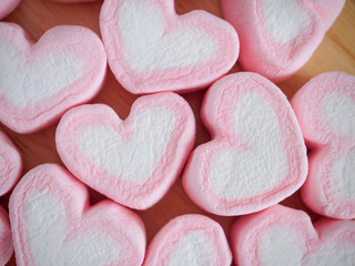 Fototapeta premium pink heart shape marshmallow for valentines background