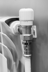 Temperature regulator on the battery of water heating.