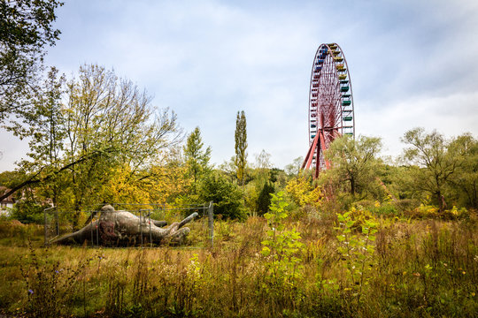 Stillgelegtes Riesenrad im Spreepark Plänterwald Berlin