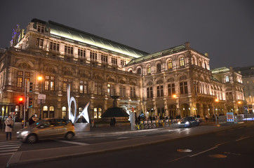Fototapeta na wymiar opera building in Vienna Austria in night