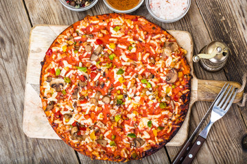 Vegetarian pizza with tomatoes and mushrooms