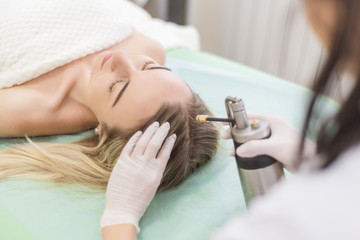 Liquid nitrogen. Doctor makes the patient cryotherapy procedure