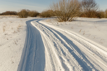 Fototapeta na wymiar cars on the road in the deep snow