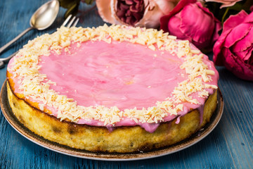 Cheesecake with dried fruits and glaze