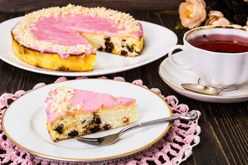 Cheesecake with dried fruits and glaze