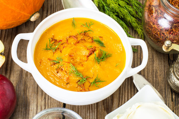 Pumpkin soup with curry, saffron and cheese balls