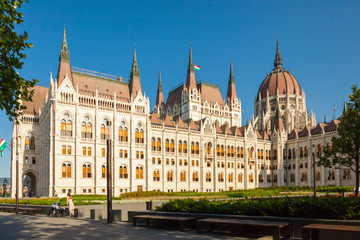 Fototapeta premium BUDAPEST, HUNGARY - JUNE 16, 2016: Hungarian Parliament building called 