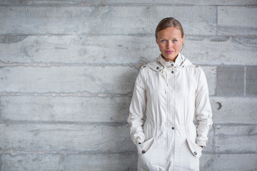 Obraz premium Pretty, young woman in front of a concrete wall 