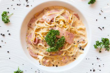 spaghetti cabonara with ham