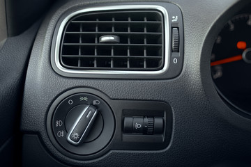 Automotive air conditioning. The flow of air inside the vehicle.