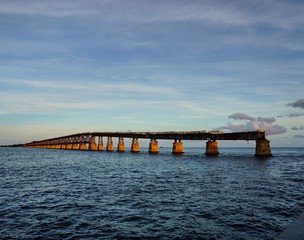 Fototapeta na wymiar ehemalige Eisenbahnbrücke Bahia Honda State Park