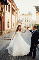 Obraz premium Happy beautiful newlyweds walking on the street