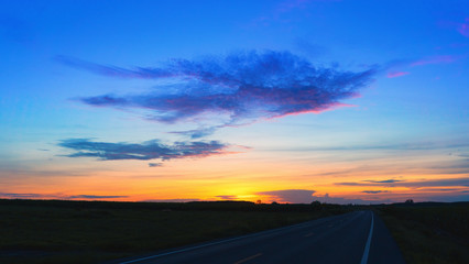 Fototapeta na wymiar beautiful sunset, clouds at sunset, colorful sunset