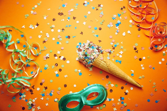 Gelato di coriandoli a carnevale