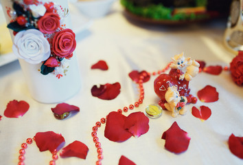 Pearls and a souvenir on the table for the newlyweds