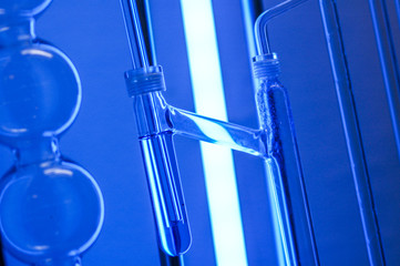 Laboratory, test arrangement, eprouvette with liquid