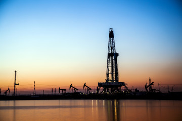 Obraz premium Oilfield derrick