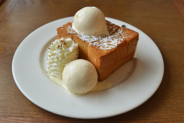 Shibuya Honey Toast with Ice Cream is very delicious.